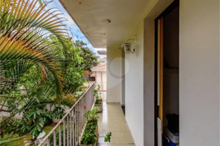 Casa para locação no Jardim da Saúde – São Paulo Imóvel amplo e elegante, com 360 m² de área construída em terreno de 400 m²