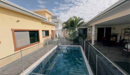 Casa à venda com 4 quartos, sendo 2 suítes,  em Caravelas, Armação dos Búzios, RJ
