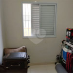 Apartamento térreo , três quartos sendo uma suíte.