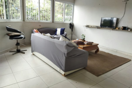 Vende Sobrado com 180m² - Vila Santa Catarina