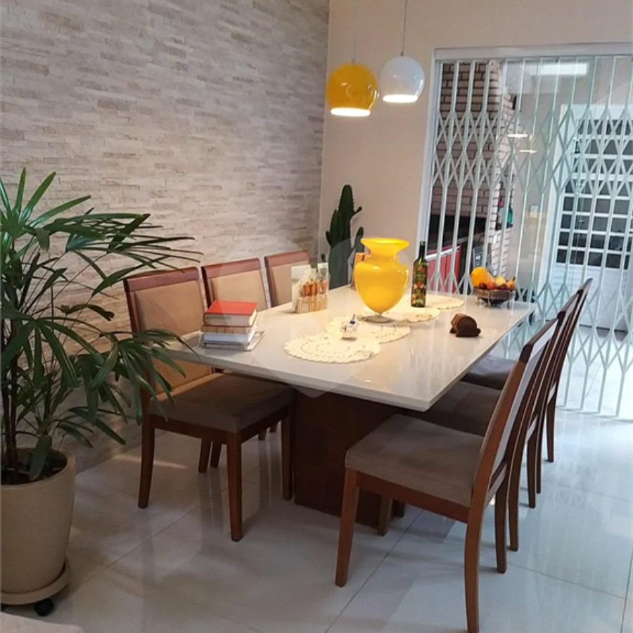 Sobrado à venda na Saúde, 177m² com 3 dormitórios e 2 vagas