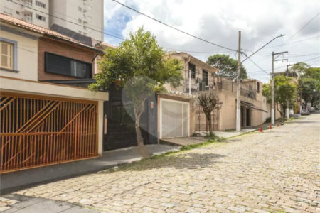 Casa com 150m², 4 quartos, 3 vagas, disponível para locação na Vila Clementino