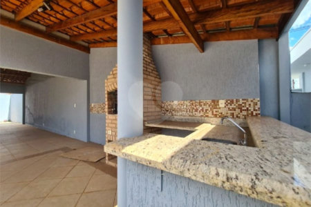 Casa à venda com 3 dormitórios, sendo 1 suite e ampla área de lazer no Jardim Brasil