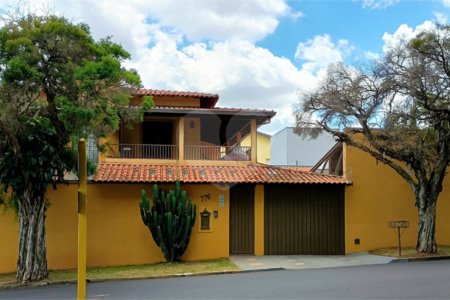 Sobrado com 3 quartos à venda com área gourmet completa e 5 vagas de garagem – Santa Marta - São Carlos/SP