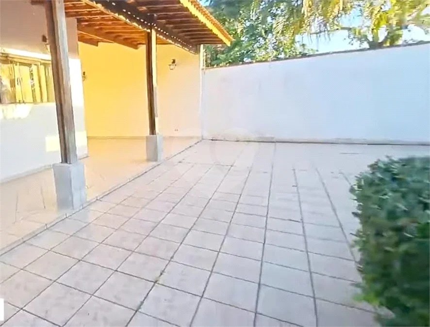 Belíssima casa com 04 dormitórios em Itanhaém