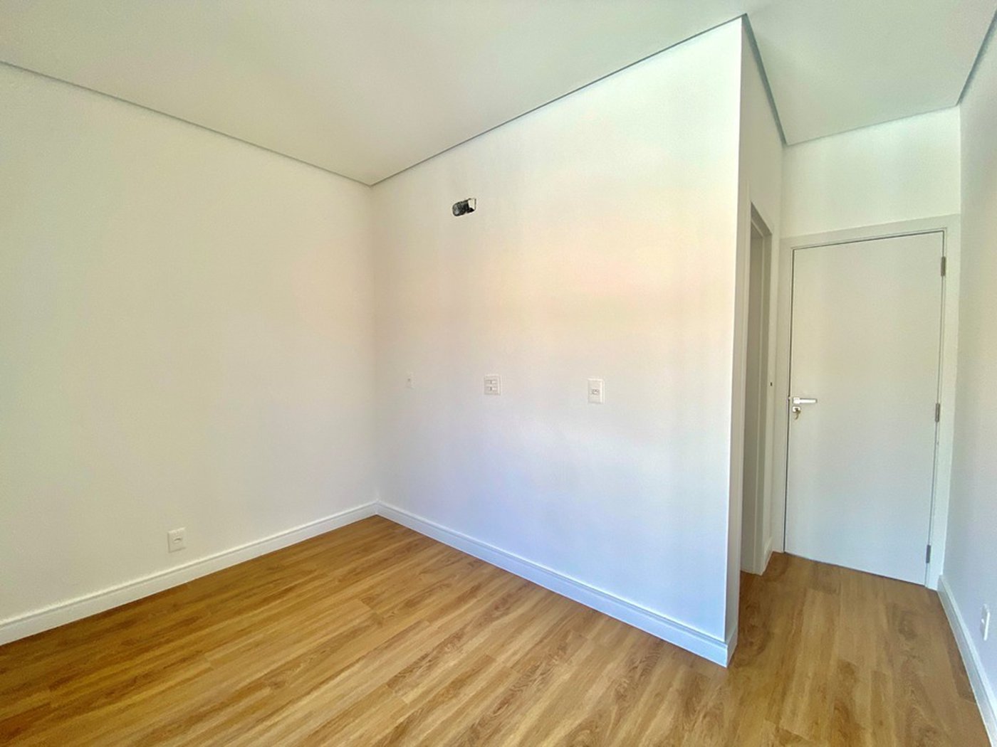 Casa à venda com 3 quartos, sendo 3 suítes, no condomínio Vila Giardino, Jundiaí - SP