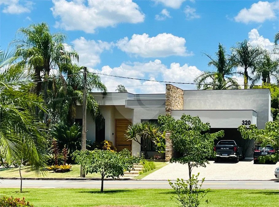 Casa dos Sonhos em Condomínio São Francisco, 3 Suítes, Piscina com Spa e Energia Fotovoltaica