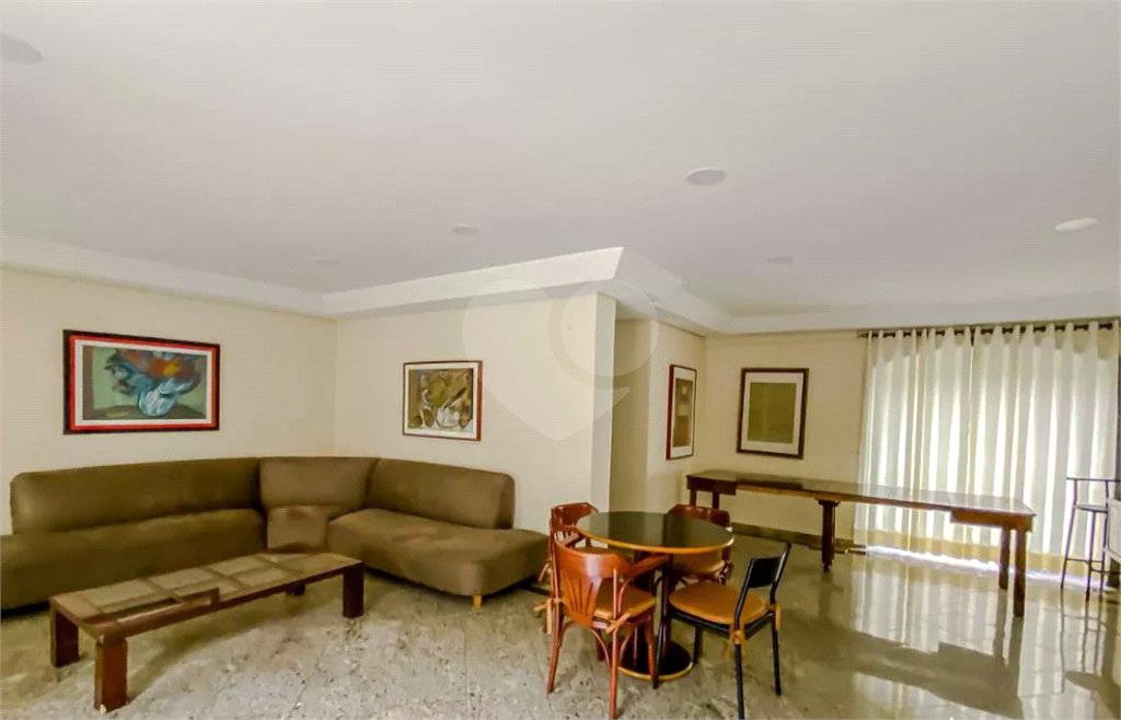 Apartamento na Região do Anália Franco Próximo ao Shopping com 3 Dormitórios sendo 1 Suíte e 2 Vagas de Garagem