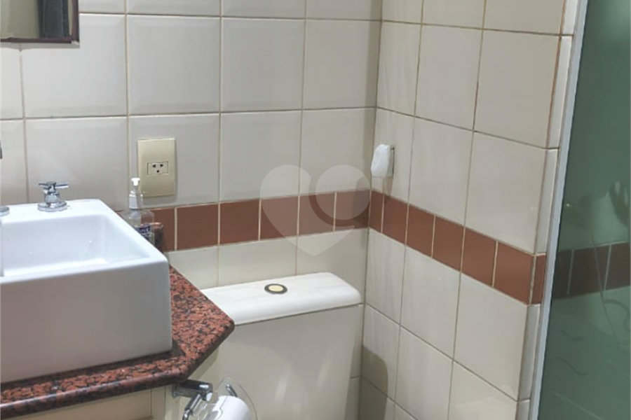 Oportunidade Imperdível: Conforto e Vista Privilegiada! ?Localizado estrategicamente em frente ao Tietê Plaza Shopping, este apartamento é o equilíbrio perfeito entre sofisticação e praticidade. 75m2 Área Útil com 3 Dorms , sendo 1 suite , com VAGA LIVRE DEMARCADA .
