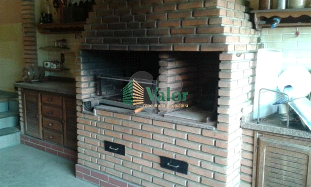 Casa com 4 dormitórios