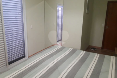 Sobrado a venda no Condomínio Village Damha II