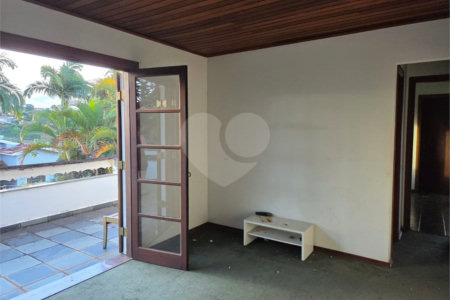 Casa à Venda com 5 quartos em Atibaia/SP