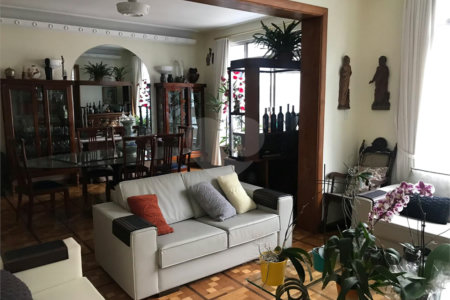 Apartamento de 345m2, 1 por andar.4 dormitórios (sendo 1 suite e 1 closet).