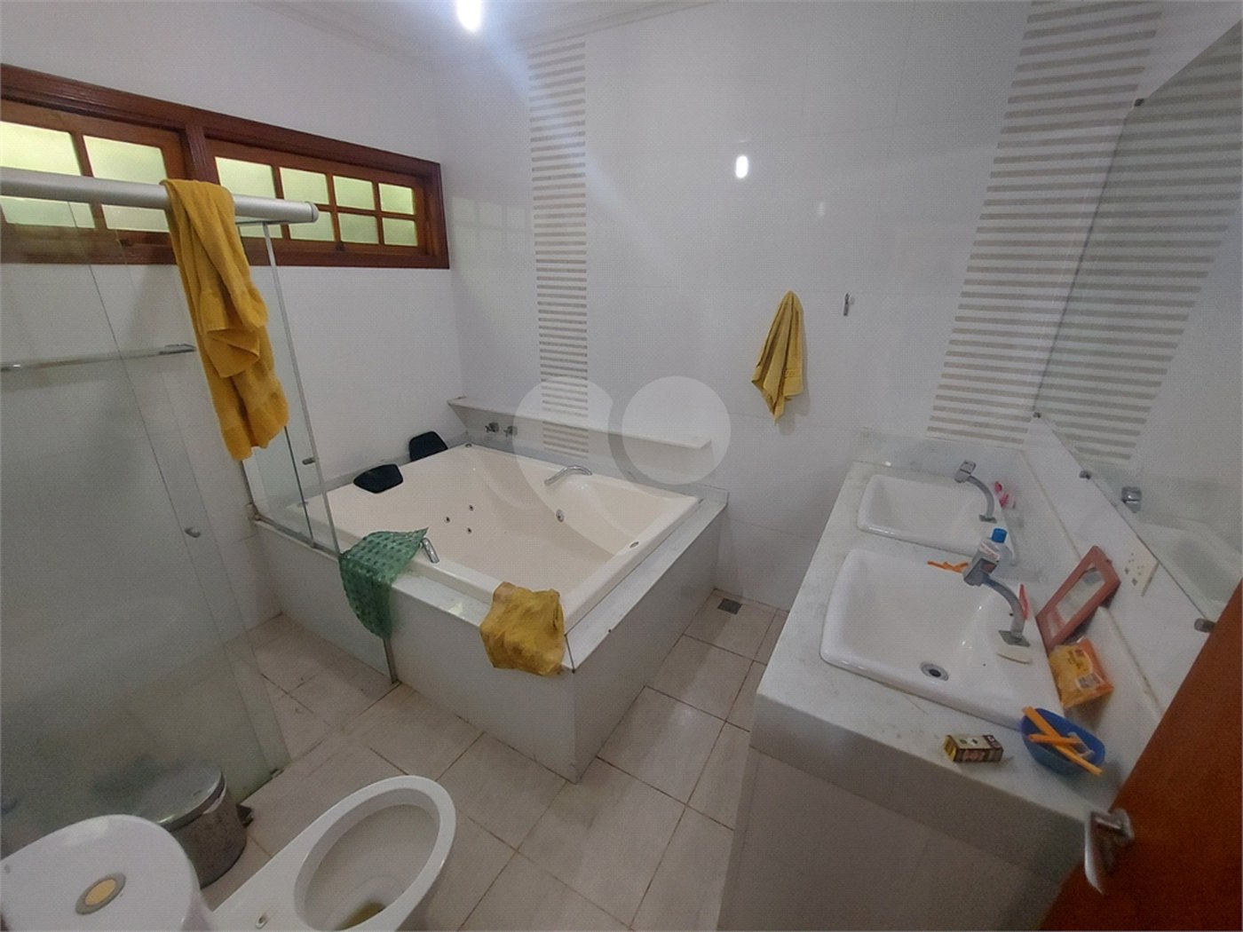 Casa térrea com piscina no Residencial Samambaia.