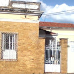 Terreno contendo 02 casas geminadas á venda.