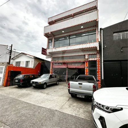 Galpão com 250m² , 4 vagas , para locação em Itaquera.
