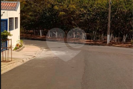 Terreno plano contendo 160,00 m² .