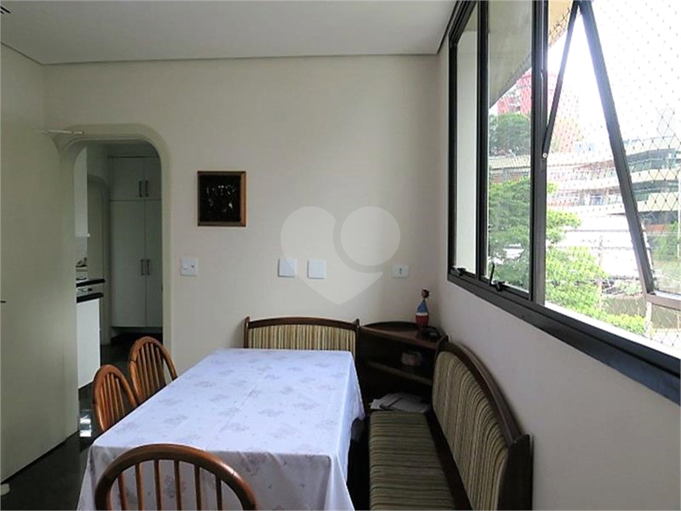APARTAMENTO UM POR ANDAR!