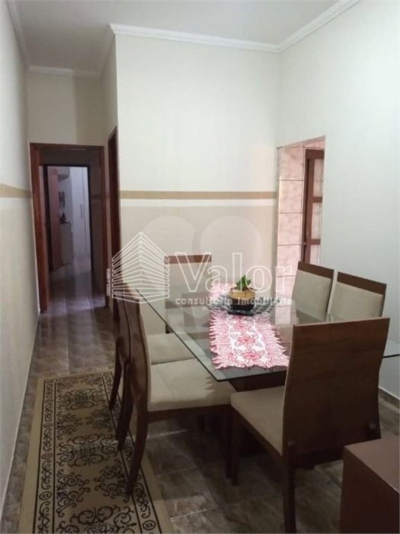 Casa Térrea com 2 dormitórios, sendo 1 suíte.