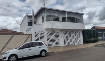Sobrado à venda com 4 quartos, sendo 1 suíte,  em Jardim Beatriz, São Carlos, SP