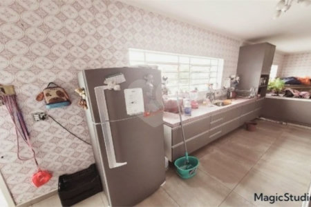 Casa para venda ou locação em São Caetano do Sul, no bairro Olímpico, com 307 m², 8 quartos (3 suítes) e 10 vagas de garagem