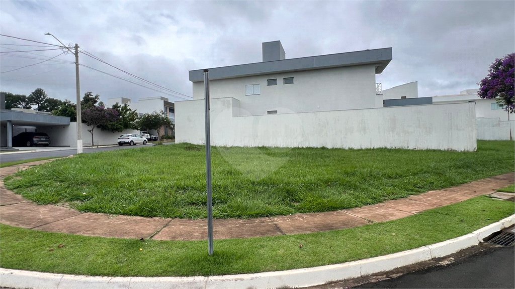 Lote de esquina à venda no Condomínio Faixa Azul