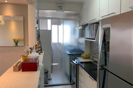 Apartamento de 70m2 com 3 dorms, 2 banheiros, 1 suíte, 1 vaga. Estuda permuta.