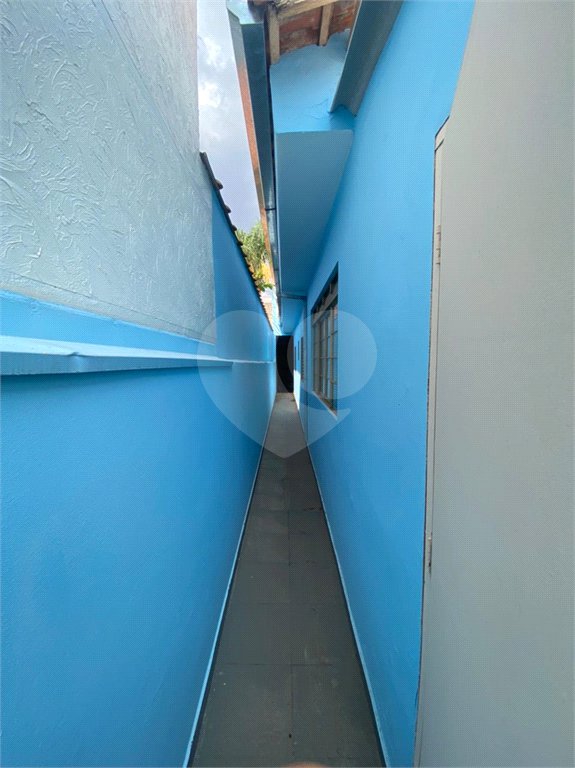 Casa Térrea com 3 dormitórios, sendo 2 suítes.
