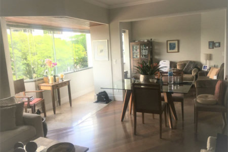 Campo Belo: Elegante Apartamento de 113 m² com Suíte e 2 Vagas em Localização Privilegiada