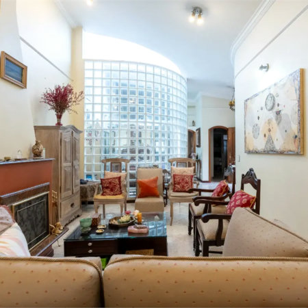 Casa a venda no Planalto Paulista, 2 suítes, 4 vagas, 230 m², quintal e localização privilegiada