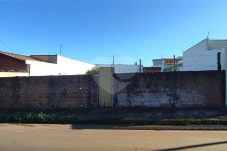 Terreno à Venda em São Carlos, no bairro Nossa Senhora de Fátima