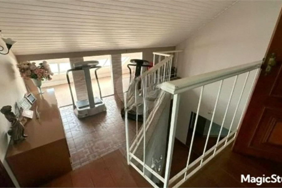 Casa com 400m², 4 dormitórios, sendo 3 suítes, 5 vagas de garagem, à venda na Vila Prudente.