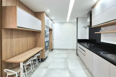 Cobertura sofisticada no Jardim do Mar, em São Bernardo do Campo, com 4 dormitórios, closet, hidromassagem, varanda, 5 vagas de garagem e lazer completo. Ideal para quem busca conforto e exclusividade.