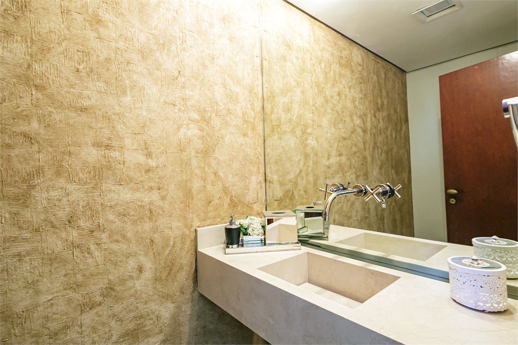 Casa com 4 quartos e ótimo espaço em local nobre no Alto da Boa Vista