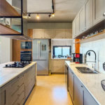 Indaiatuba - HOME DESIGN - Casa Térrea - Condomínio Paradiso - 420 m² de terreno - 307,19 m² de área construída - 3 suítes completas, sendo 1 master com closet planejado e banheira de imersão - Sala de TV reversível para 4ª suíte - Sala de estar ampla e varanda gourmet integrada - Cozinha com móve
