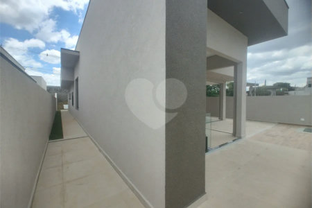Casa exclusiva em Atibaia de alto padrão com 3 suítes, piscina, espaço gourmet, condomínio fechado, aceita financiamento