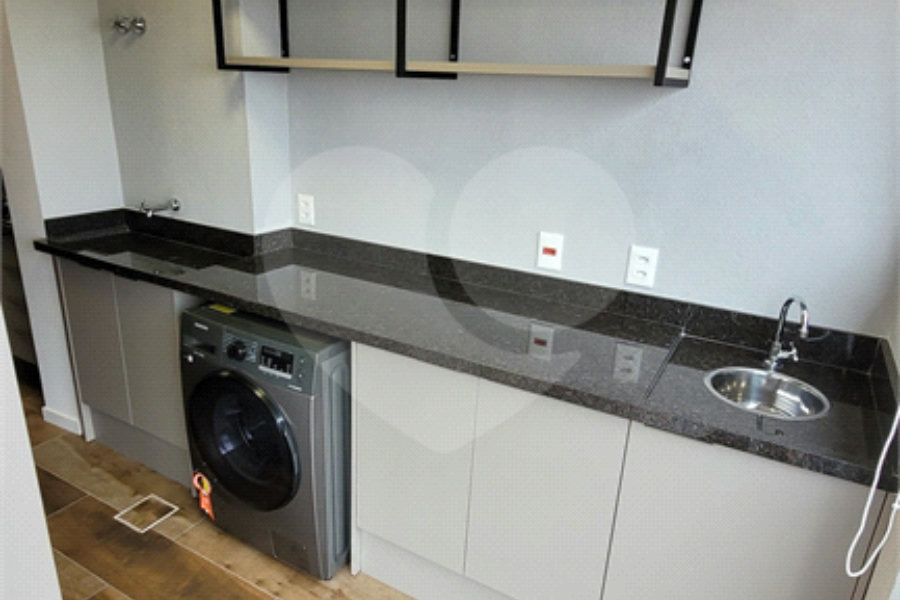 Apartamento de 2 quartos mobiliado à venda no Paraíso