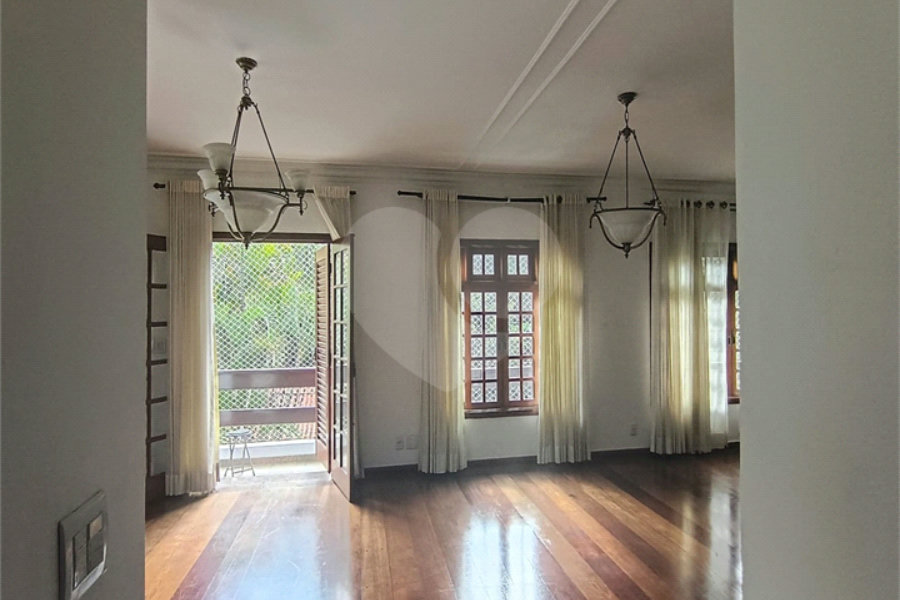 SOBRADO DE 426,0 M² COM 04 SUITES, SALÃO DE FESTAS, 06 VAGAS,06 BANHEIROS E PISCINA PARA LOCAÇÃO OU VENDA NO BARRO BRANCO