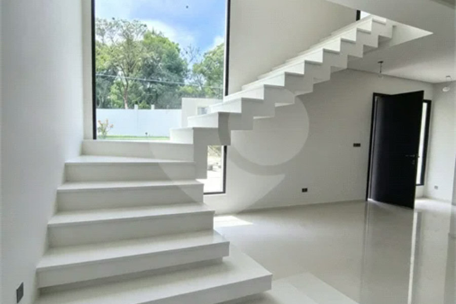 Venda moderna nova em Condomínio na Serra da Cantareira.