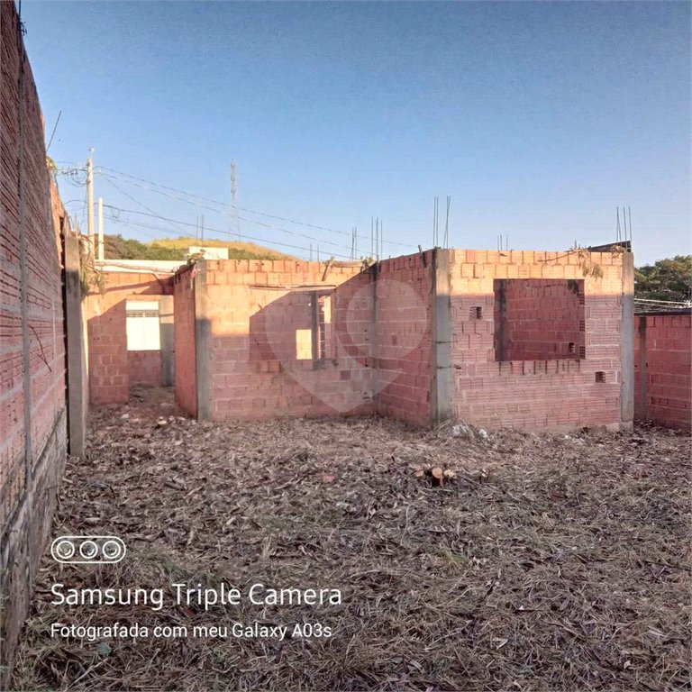Terreno contendo 250,00 m² de área total.