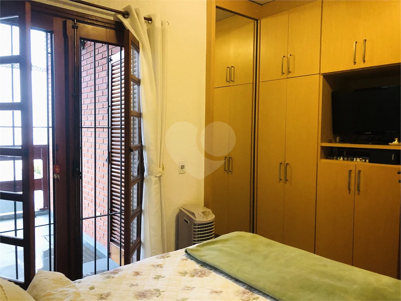 SOBRADO A VENDA NO TREMEMBÉ - 3 DORMS. (1 SUÍTE) E 5 VAGAS
