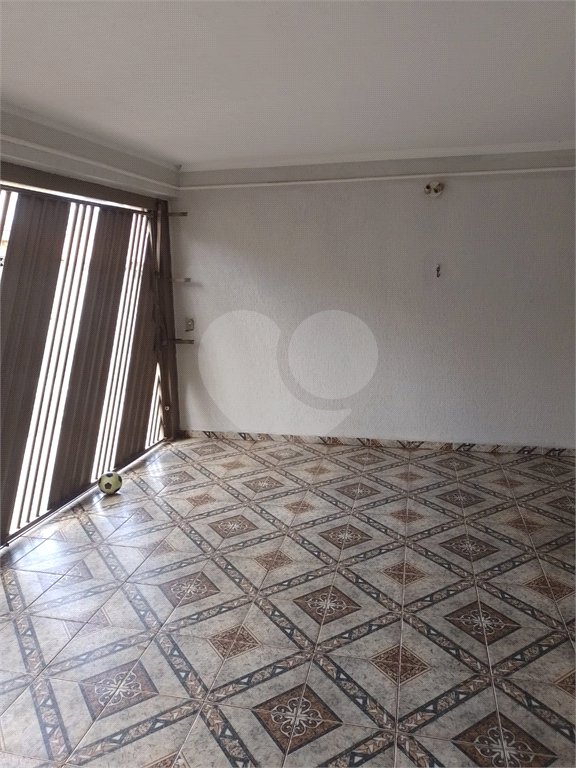 Casa térrea para venda, com 3 dormitórios, sendo 1 suíte.