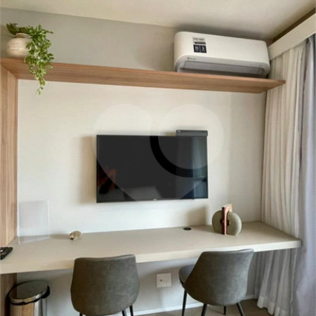 Apartamento mobiliado no Planalto Paulista com 1 dormitório e varanda.