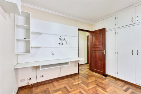 Sobrado à venda com 4 quartos, sendo 1 suíte,  em Interlagos, São Paulo, SP