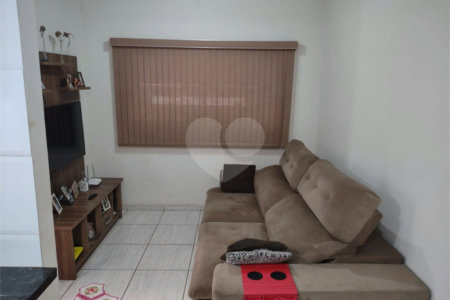 Casa térrea no Cidade Aracy .