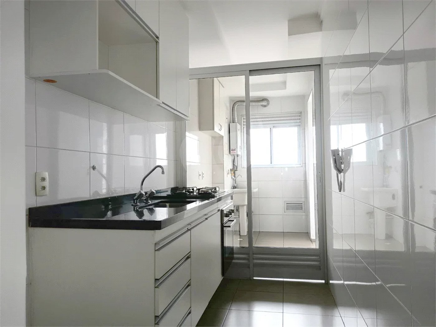 APARTAMENTO PARAÇAÇÃO COM 3 DORMITÓRIOS E 2 VAGAS DE GARGEM NA VILA ANASTÁCIO