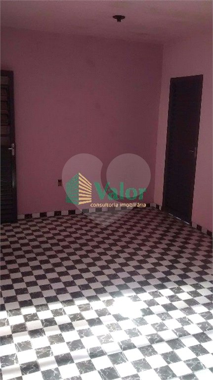 Ótimo salão comercial com uma casa no andar superior