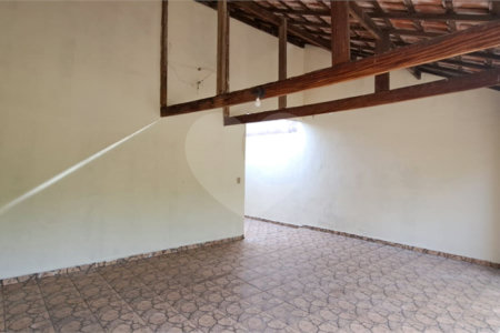 Casa ampla em bairro tranquilo – excelente oportunidade para morar ou investir!