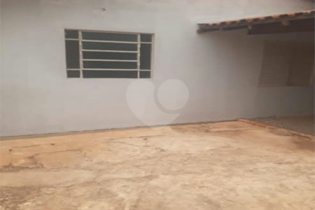 CASA À VENDA – BAIRRO SANTA FELÍCIA