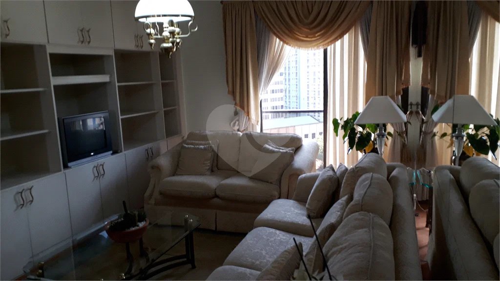 Apartamento à venda mobiliado nos Jardins — 126 m²